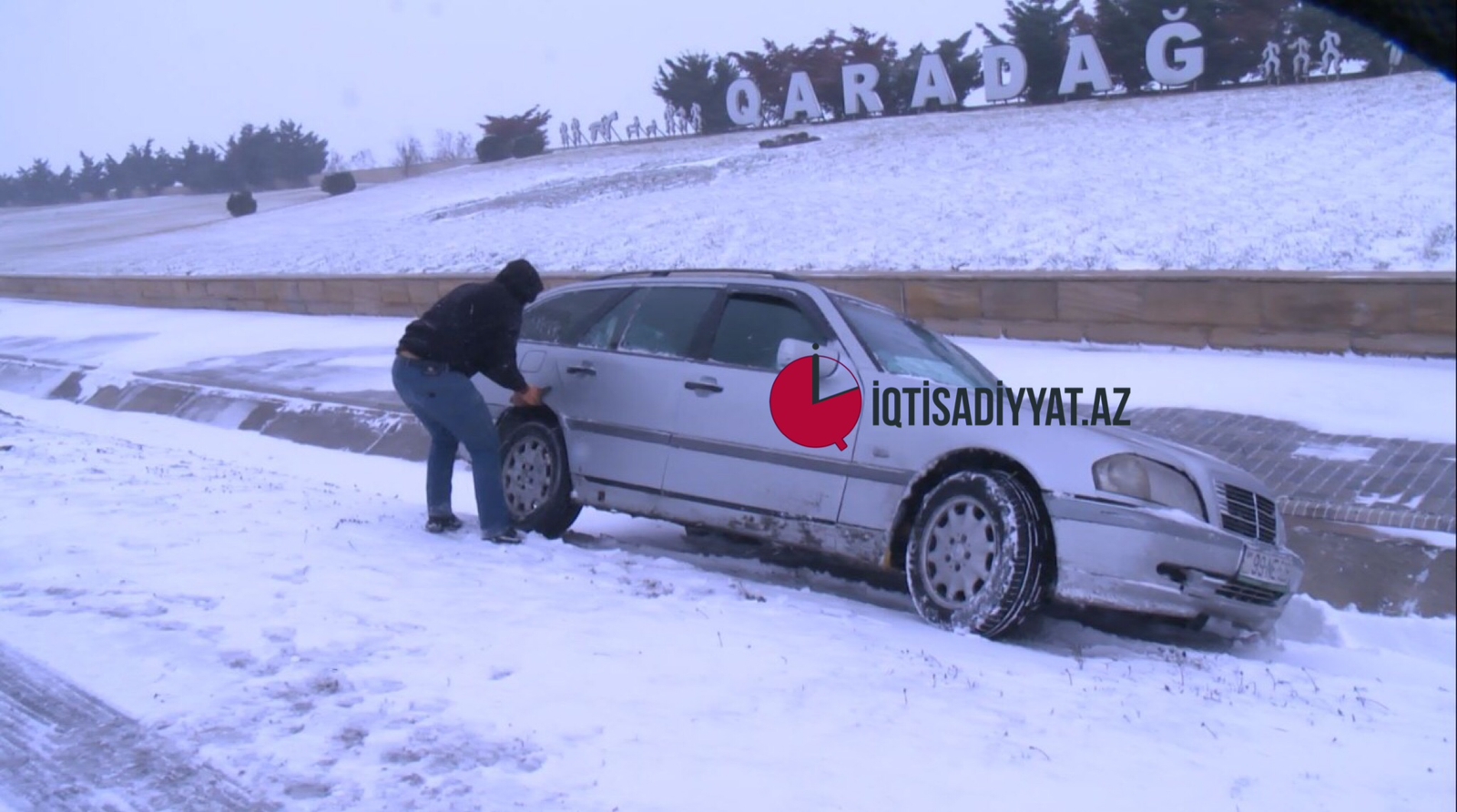 Qarlı hava əsas yollarda çətinliklər yaradıb 