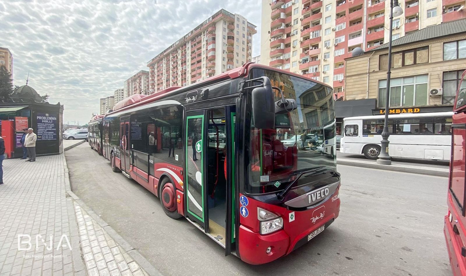 Bu avtobusların hərəkət intervalında gecikmələr var 