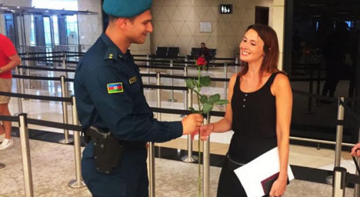 Bakı aeroportunda turistlərə xüsusi hədiyyə - FOTO