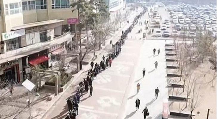 Cənubi Koreyada minlərlə insan tibbi maska üçün növbəyə durdu – VİDEO