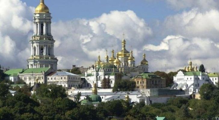 Ukrayna turistlərdən “sağlamlıq pasportu” tələb etməyəcək