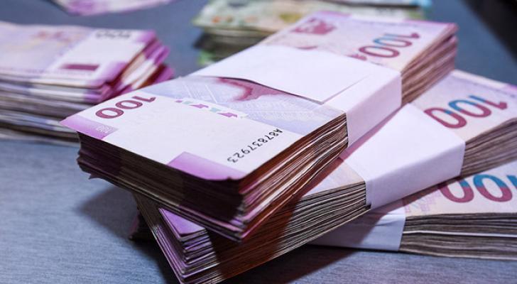 Paytaxtda orta aylıq əmək haqqı 1000 manatı ötdü