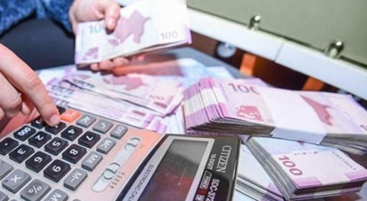 Dövlət büdcəsində 400 milyon manatdan çox kəsir yaranıb