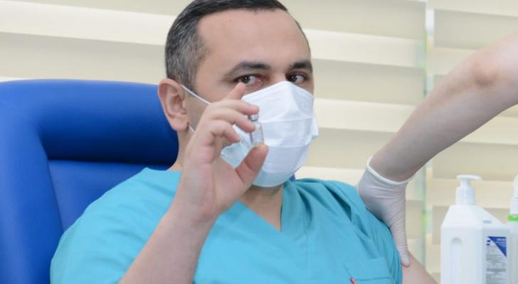 Oqtay Şirəliyev və Ramin Bayramlıya vaksin vurulmaması iddialarına MÜNASİBƏT