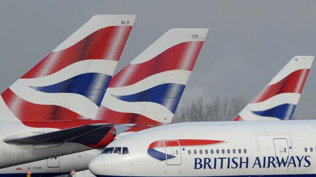 "British Airways" 20 saatlıq gecikməyə görə üzr istəyib