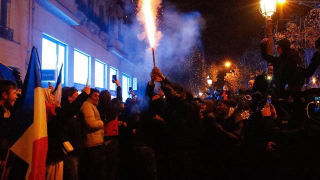 Fransada matç şənliklərinin keçirildiyi bəzi şəhərlərdə qarşıdurmalar yaranıb