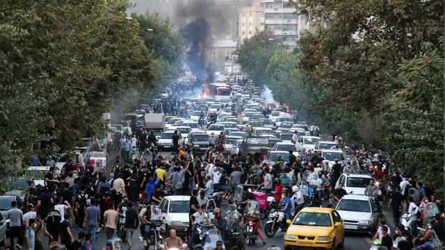 Pakistan silahlıları polis idarəsini ələ keçirərək təhlükəsizlik qüvvələrini girov götürüblər