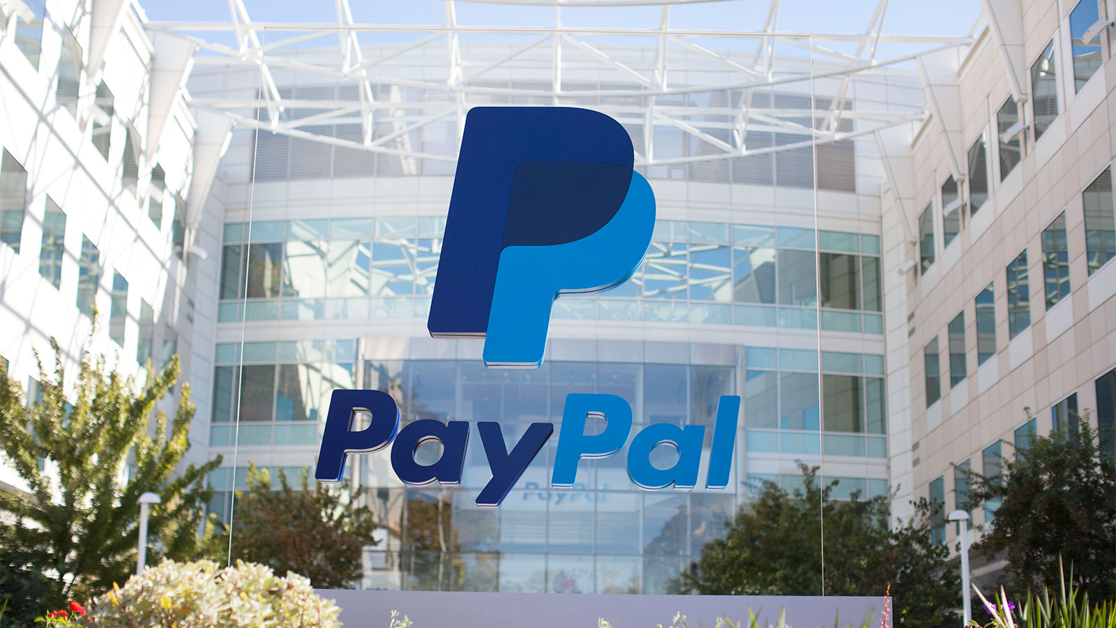 “PayPal” Rusiyada elektron pul kisələrini bloklayacaq