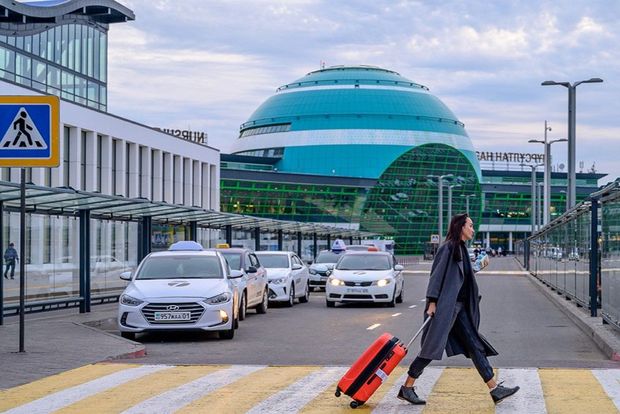 Əcnəbi vətəndaşların Qazaxıstana girişi DAYANDIRILIB