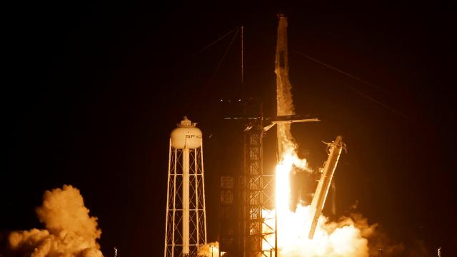 SpaceX Falcon 9 raketi kosmosa buraxılıb