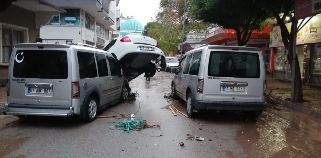 Antalyada daşqın: 497 avtomobil, 100 ev, 920 iş yeri ziyan gördü