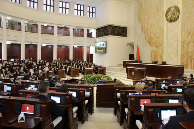 Belarusda parlamentin səlahiyyət müddəti artırıldı