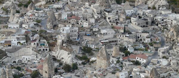 Kapadokyada ilk: 2 min 600 metr yüksəklikdən atladı