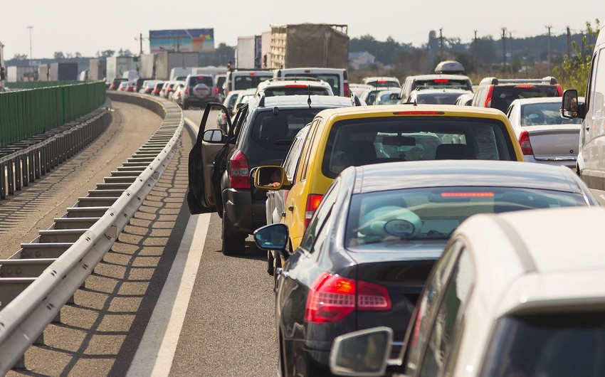 Bakıda sıxlıq müşahidə edilən yollar açıqlanıb