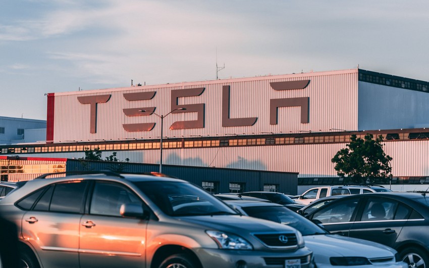 “Tesla” yüzminlərlə elektromobilini geri çağırır