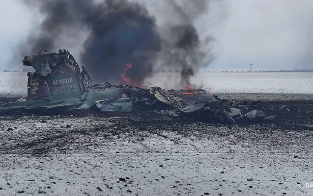 Rus hərbçilər öz təyyarələrini vurdu, komandirin üzərindən tankla keçdilər