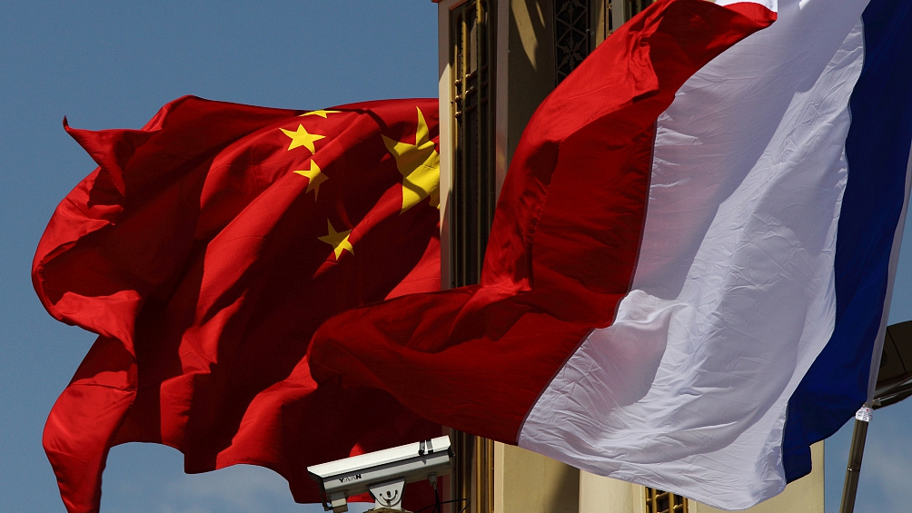 Çin Fransanı çoxqütblü dünya qurmaq üçün qüvvələri birləşdirməyə çağırıb