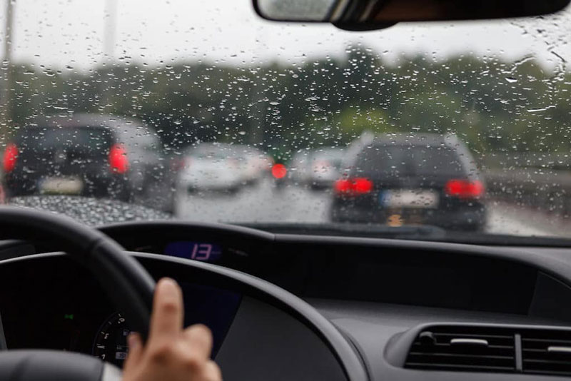 Yol polisi yağışlı hava şəraiti ilə bağlı sürücülərə müraciət etdi