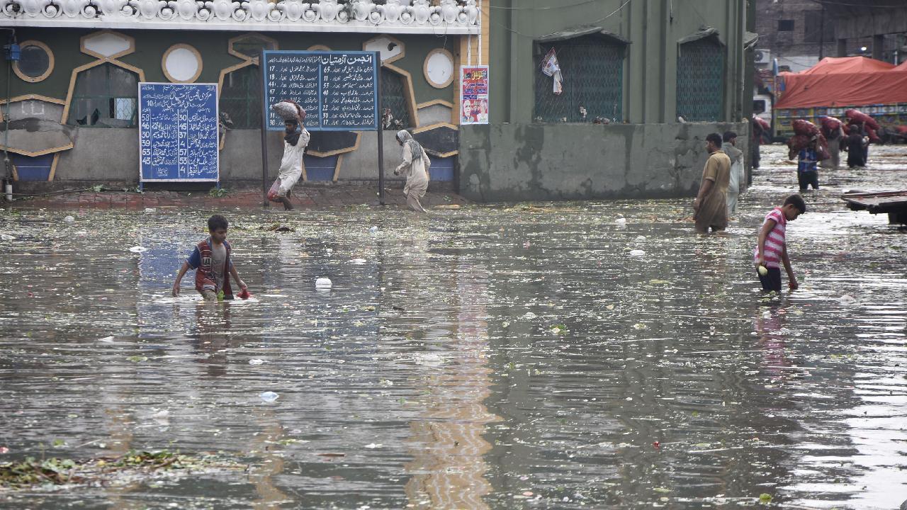 Pakistanda güclü yağışlar fəsadlara səbəb olub, 8 nəfər ölüb