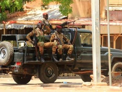 Burkina Fasoda üç kəndə hücum edən silahlılar 170-ə yaxın adamı öldürüblər