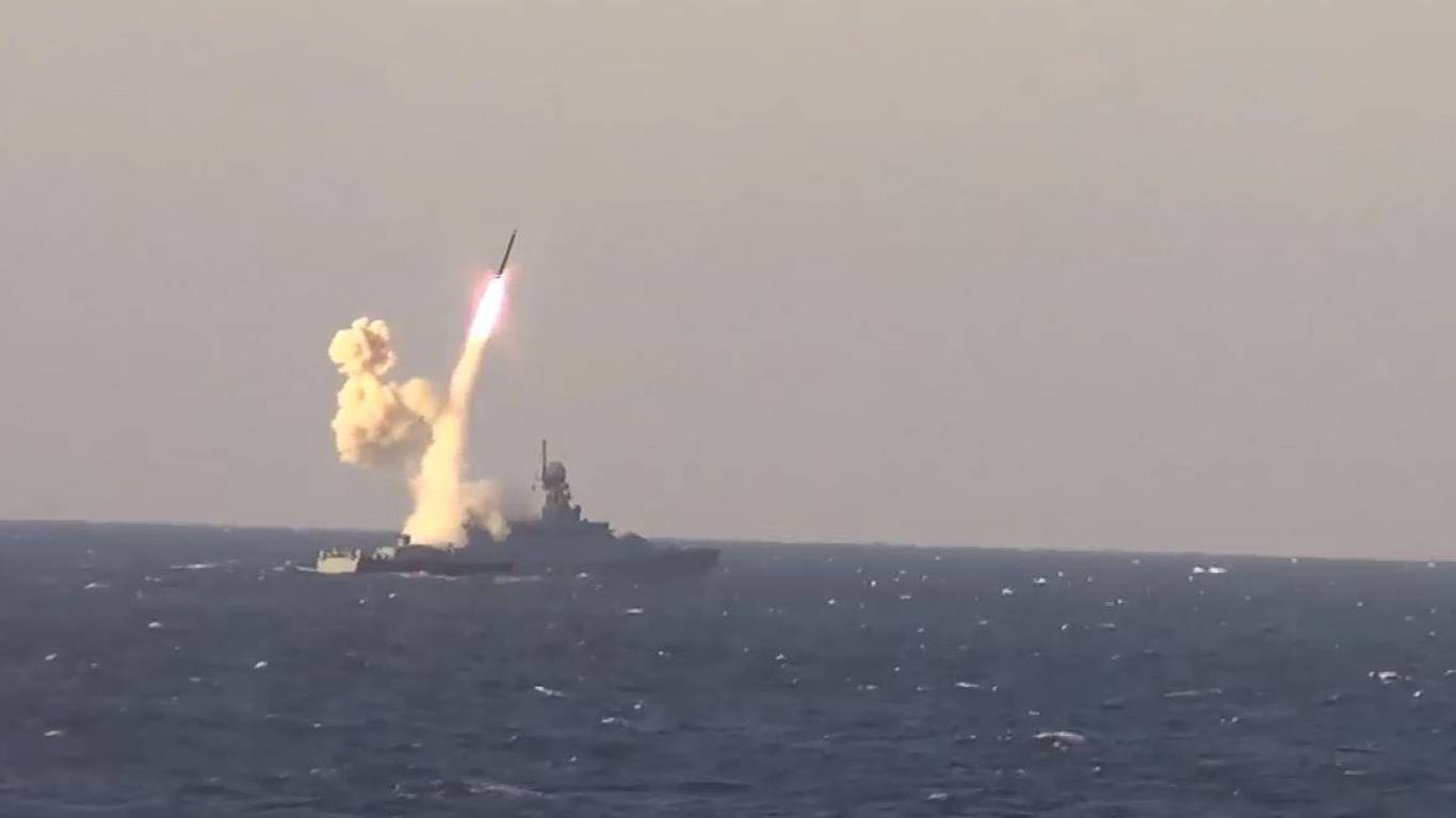 ABŞ ordusu: Qırmızı dənizdə Amerika gəmisini raketlə vurulub - YENİLƏNİB