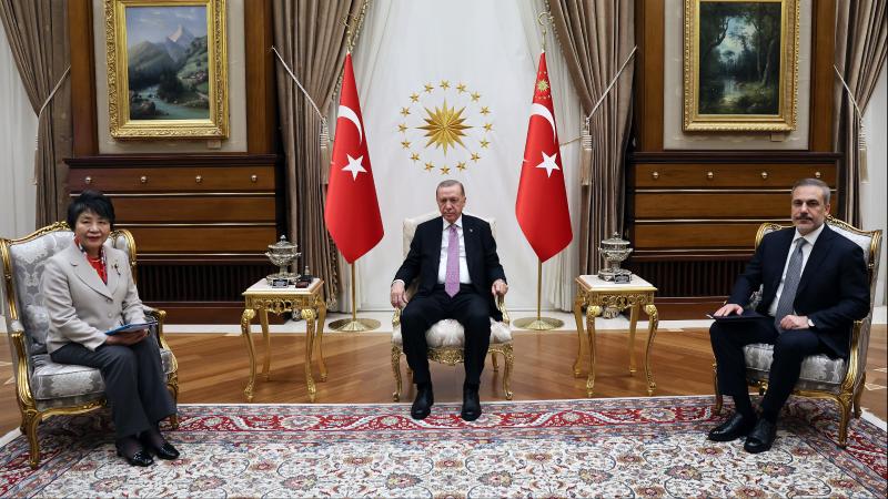 Türkiyə prezidenti Yaponiyanın XİN rəhbərini qəbul edib
