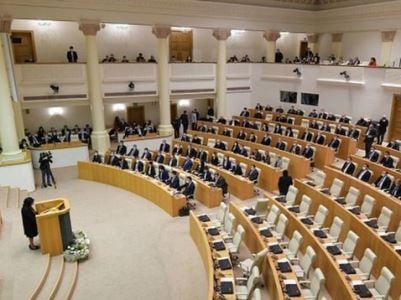 Gürcüstan parlamentində qalmaqallı qanun layihəsi müzakirəyə çıxarılır