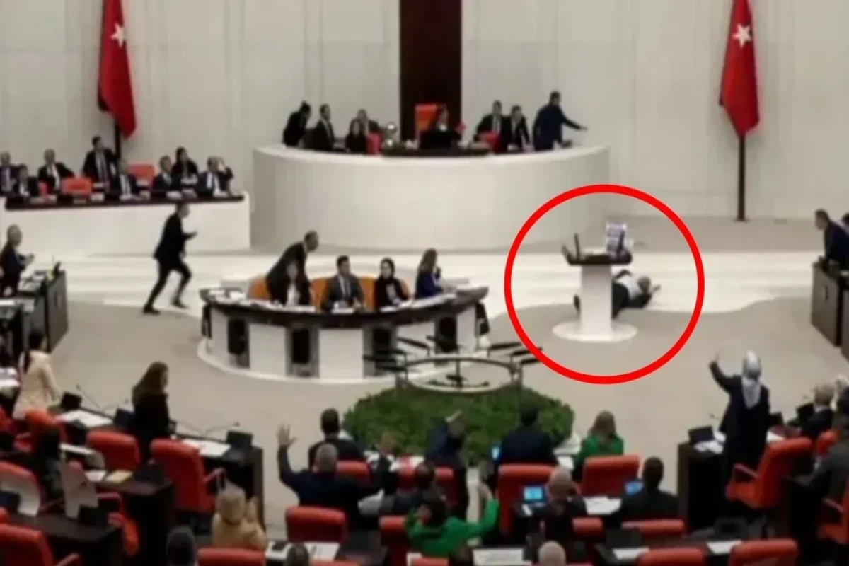 Türkiyə parlamentində çıxışı zamanı huşunu itirən deputat vəfat edib