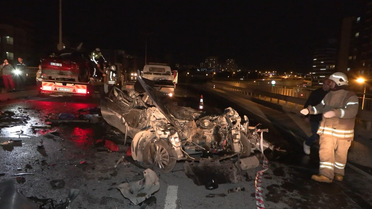 İstanbulda yol-nəqliyyat hadisəsi baş verib, 4 nəfər ölüb