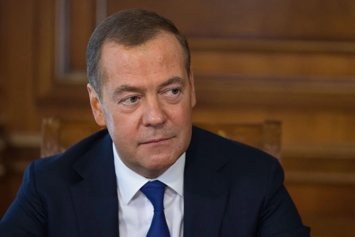 Medvedev: “Fransa imicini korlamamaq üçün Durovu buraxmalı olacaq”