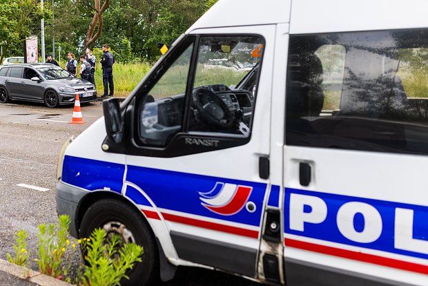 Fransa polisi 10 çeçeni saxlayıb