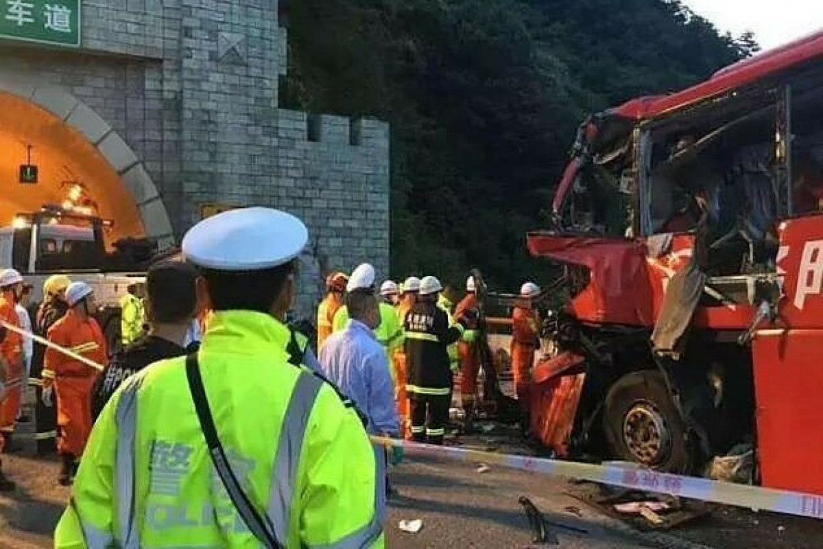 Çində avtobus tunelin divarına çırpılıb: ölən və yaralananlar var