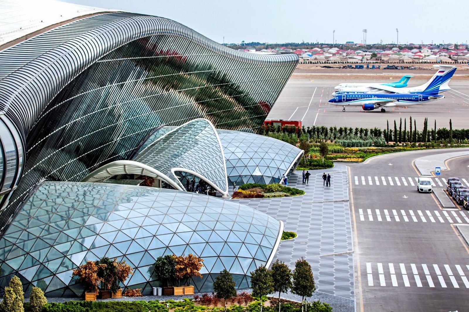 Bakı aeroportu 36 milyondan çox sərnişinə xidmət edib