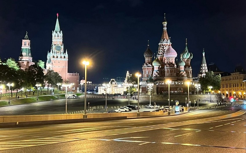 Kremlin yerləşdiyi Qırmızı meydanı əhatəyə alıb
