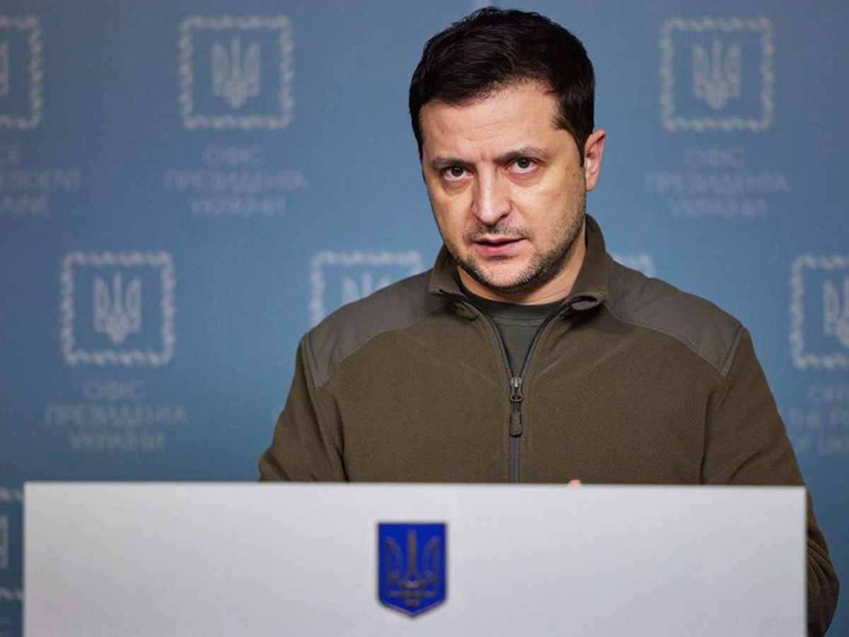 Zelenski: "880 min nəfər Ukrayna silahlı qüvvələrində xidmət edir"