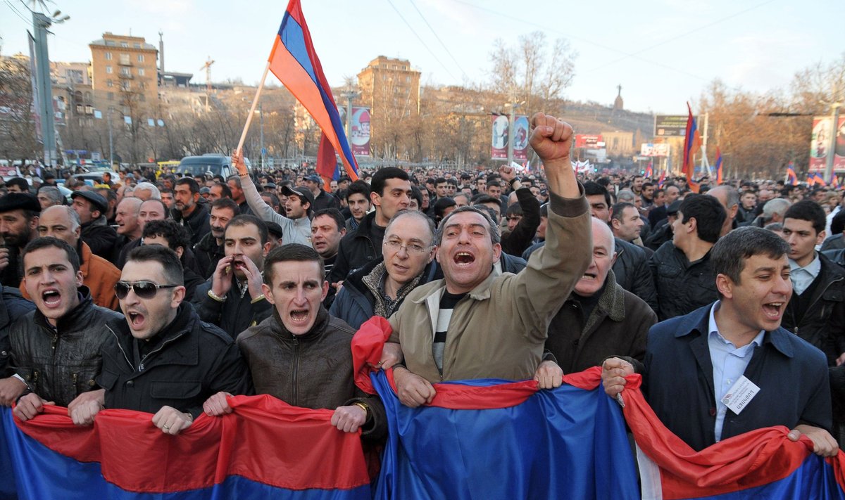 Ermənistanda deputat saxlanılıb