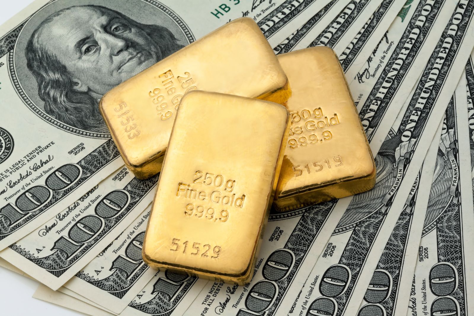 Dünyada qızıl investisiyalarından əldə olunan gəlir 8 dəfə artıb