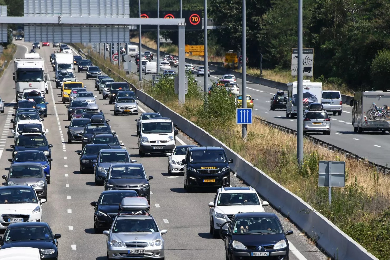 Fransada yol hərəkəti qaydalarının pozulmasına görə rekord məbləğdə cərimə yığılıb