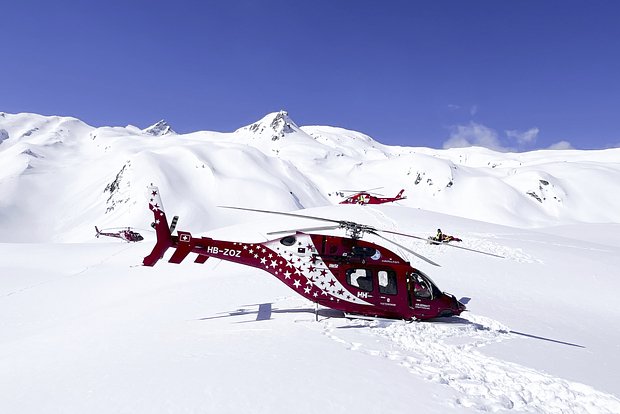 İsveçrədə turistləri daşıyan helikopter dağa çırpılıb: ölən və xəsarət alanlar var
