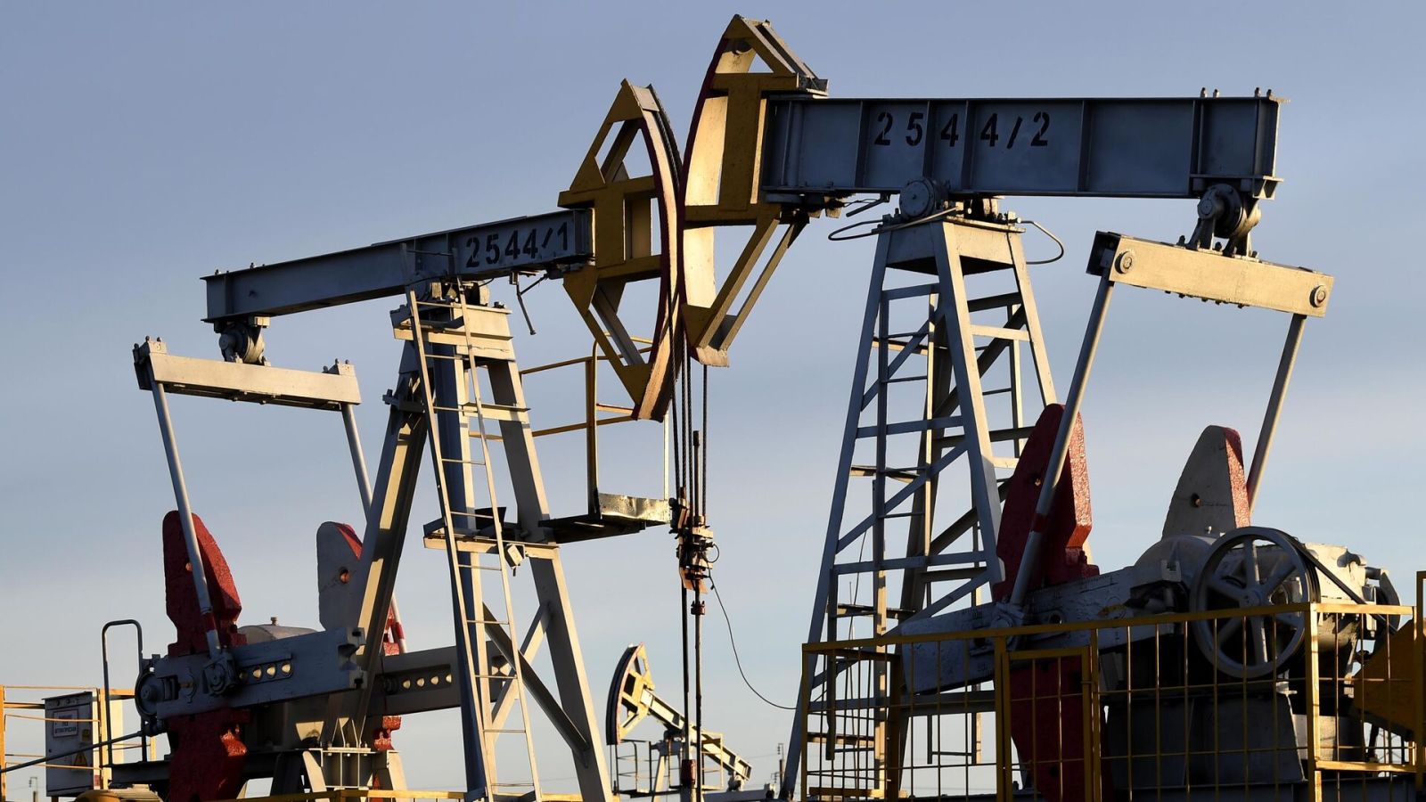 Azərbaycan neftinin qiyməti 4 %-dən çox azalıb