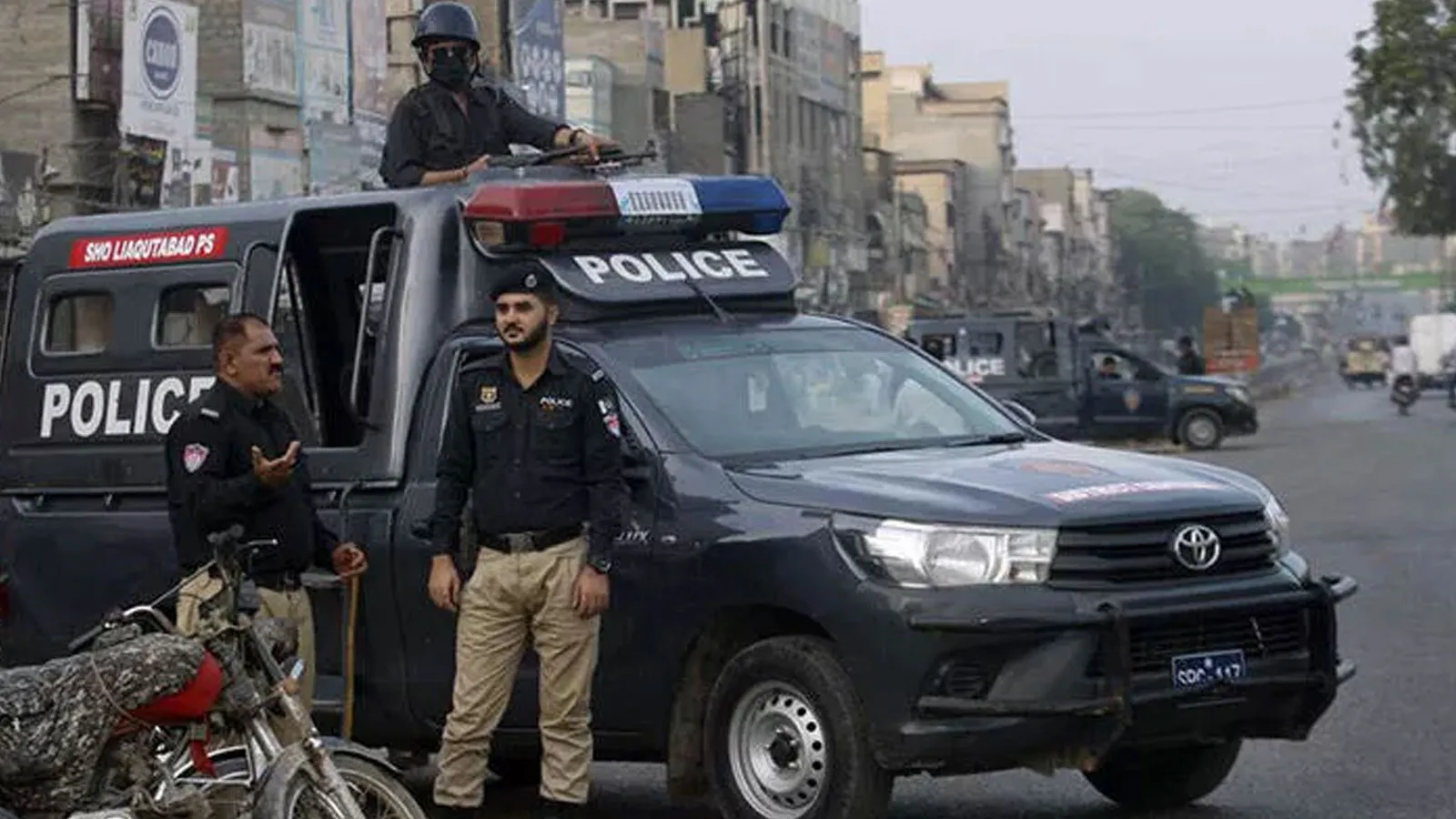 Pakistanda silahlıların hücumu nəticəsində 10 polis həlak olub