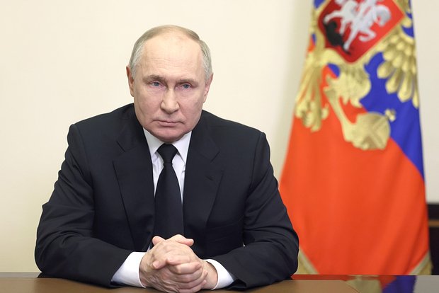 Putin: “Rusiya Ukrayna münaqişəsinin sülh yolu ilə həllinə meyllidir”