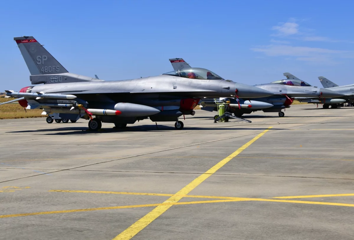 Norveç Ukraynaya altı ədəd F-16 qırıcısını təhvil verəcək