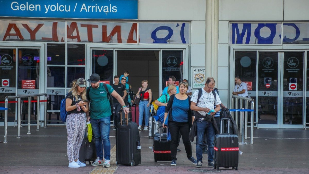 53 mindən çox rusiyalı Türkiyəni tərk etdi