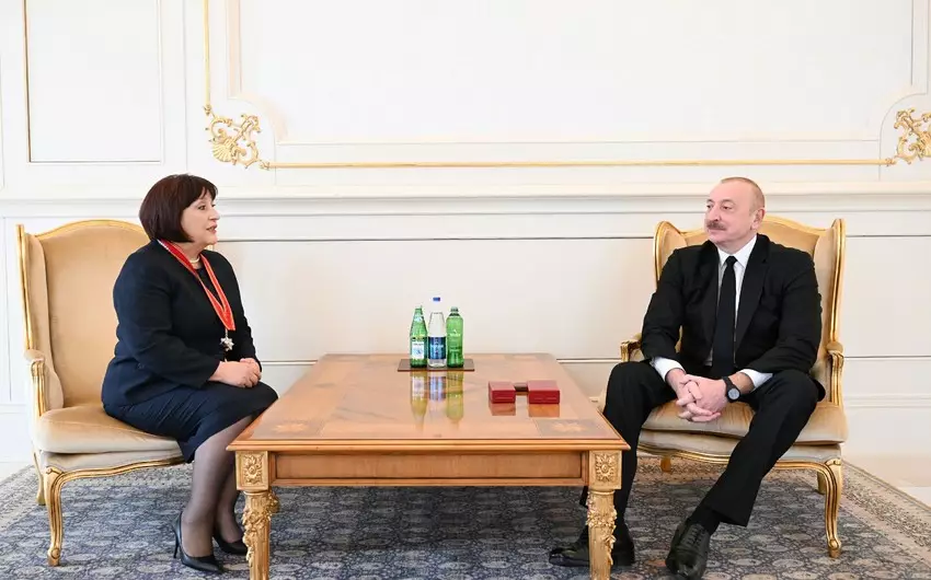 İlham Əliyev Sahibə Qafarovaya “Şərəf” ordenini təqdim edib - YENİLƏNİB