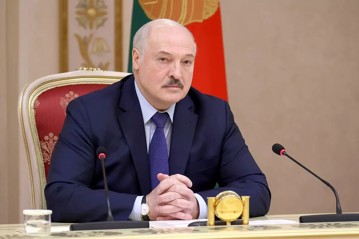 Lukaşenko Putin, Zelenski və Trampı Minskdə danışıqlara dəvət edib