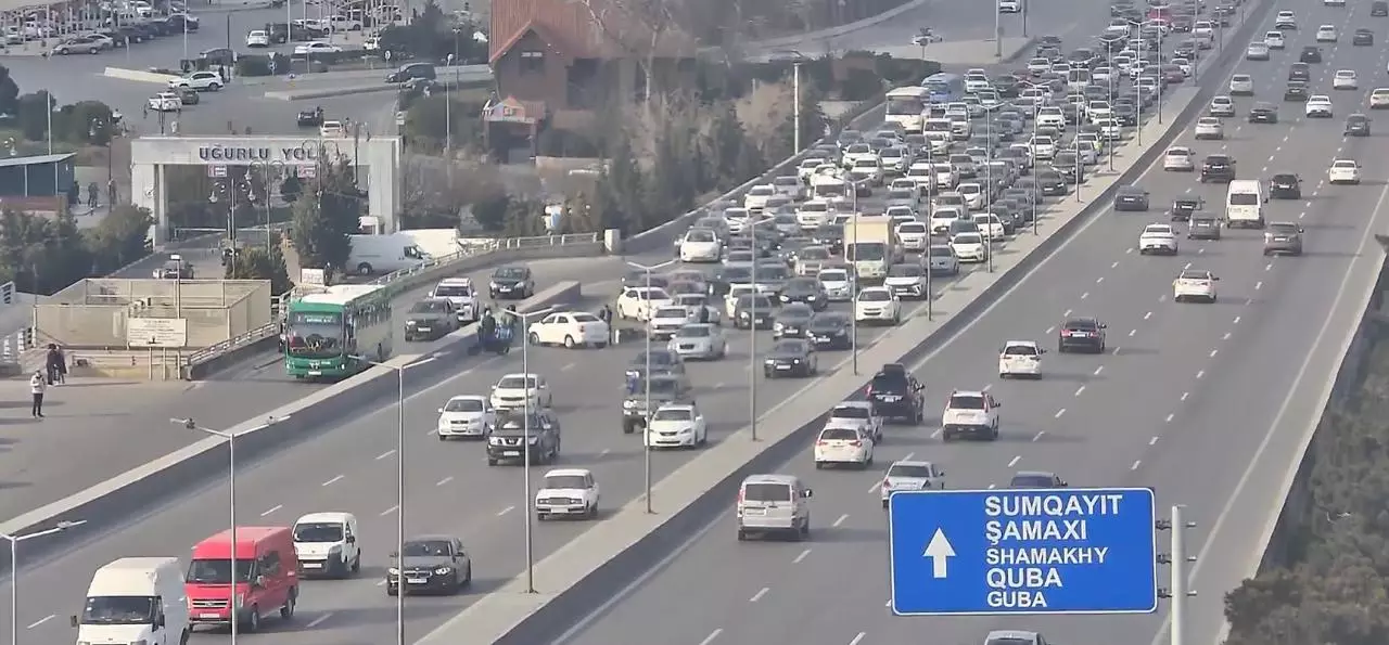 Bakı-Sumqayıt yolunda nasaz avtomobil tıxac yaratdı - YENİLƏNİB