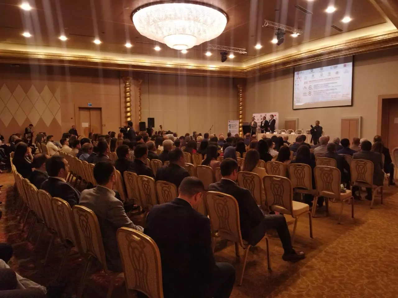 Tibb Konqresinin növbəti günü Bakıda keçirilir