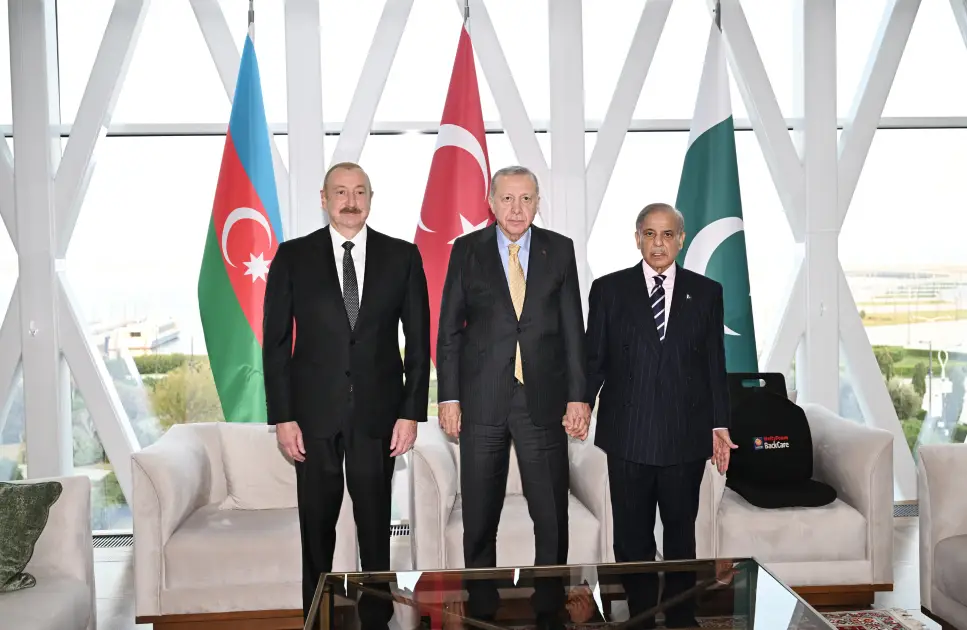 Azərbaycan Prezidentinin, Türkiyə Prezidentinin və Pakistanın Baş nazirinin üçtərəfli görüşü olub