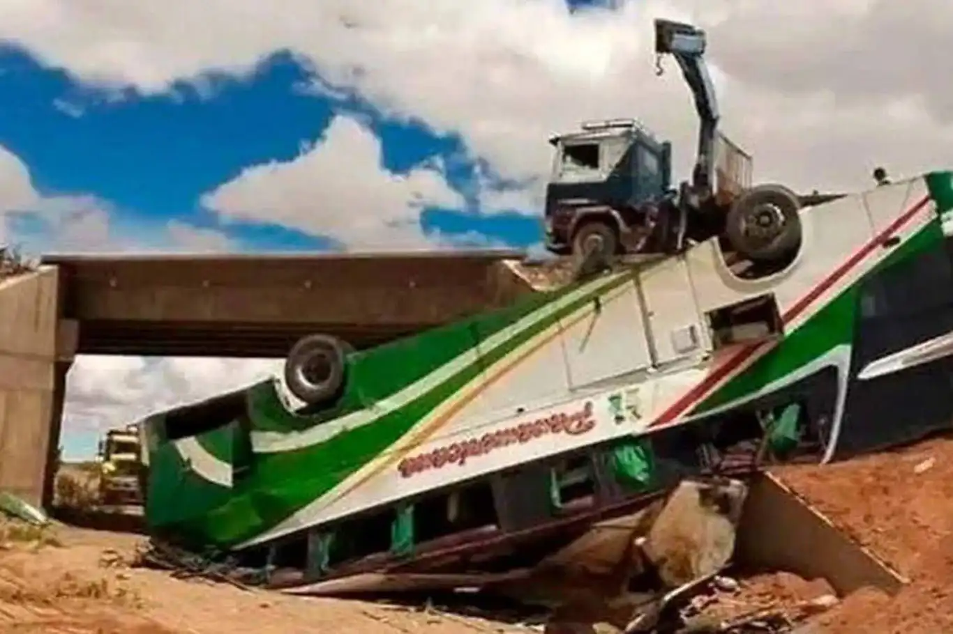 Boliviyada avtobus qəza etdi: 19 nəfər öldü